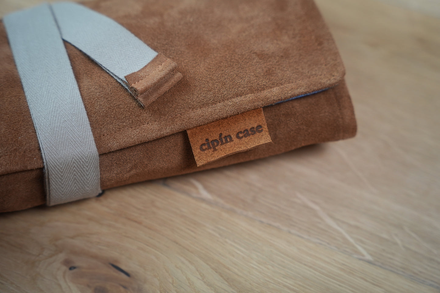 Cipín Case - Suede